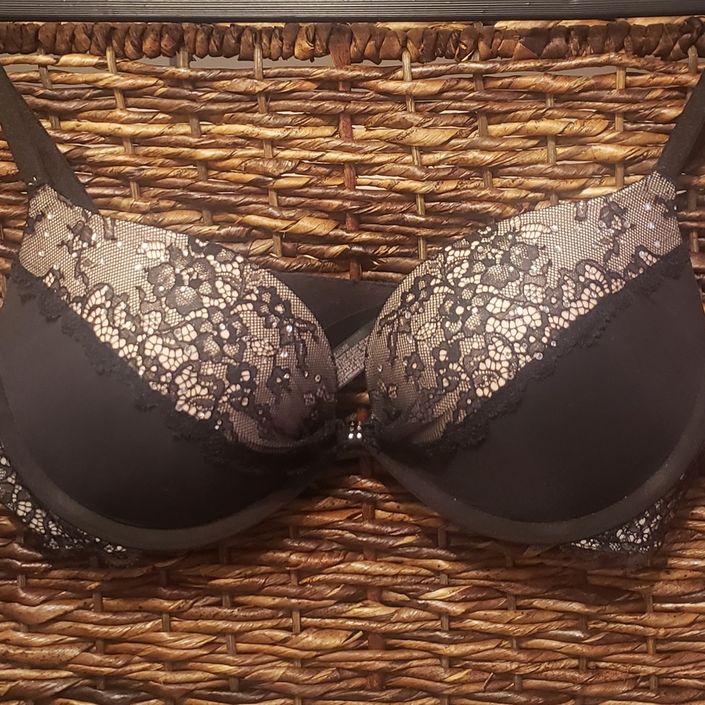 Victoria's Secret Elegant Black Lace Bra